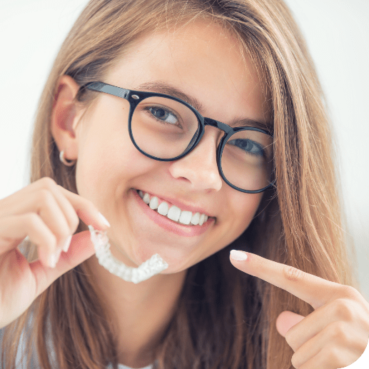 8 Essential Tips for Wearers of Invisalign Adult Braces